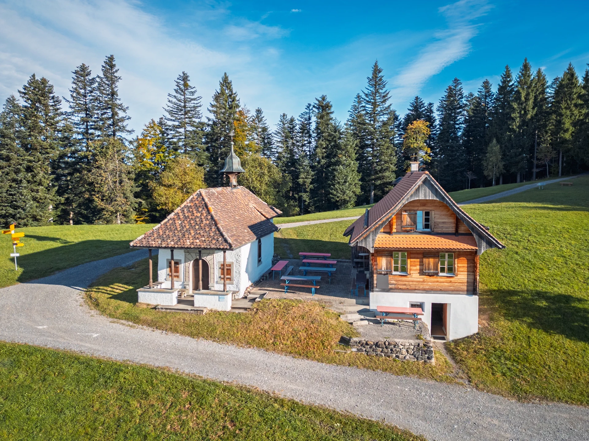 Drohnenaufnahme der Bergbeiz St. Jost